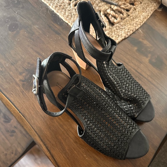 Denver Hayes sandals never worn - Picture 2 of 3